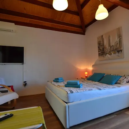Graziella Apartment *
